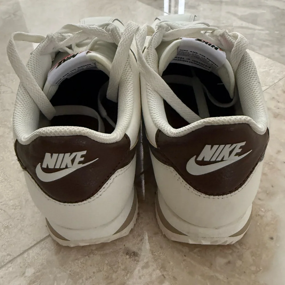 Nike Women's Cortez Leather - Picture 7 of 9